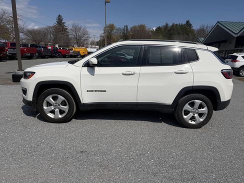 Used 2018 Jeep Compass Latitude w/ Cold Weather Group AWD/4WD image 2