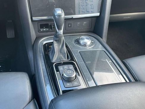 Used 2024 Nissan Armada SV image 16