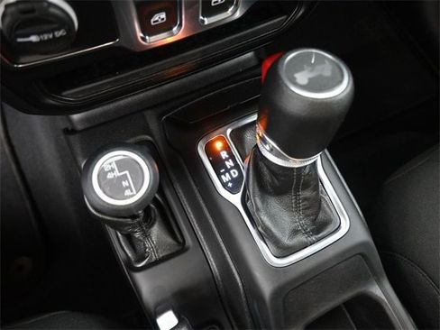 Used 2022 Jeep Wrangler Sport S image 31