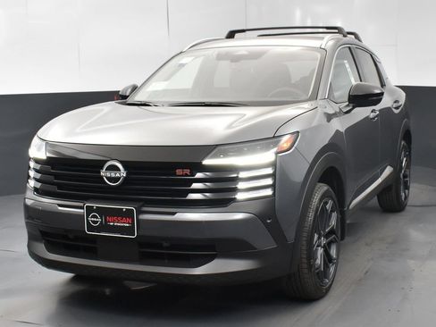 New 2026 Nissan Kicks SR w/ Illumination Package FWD image 3