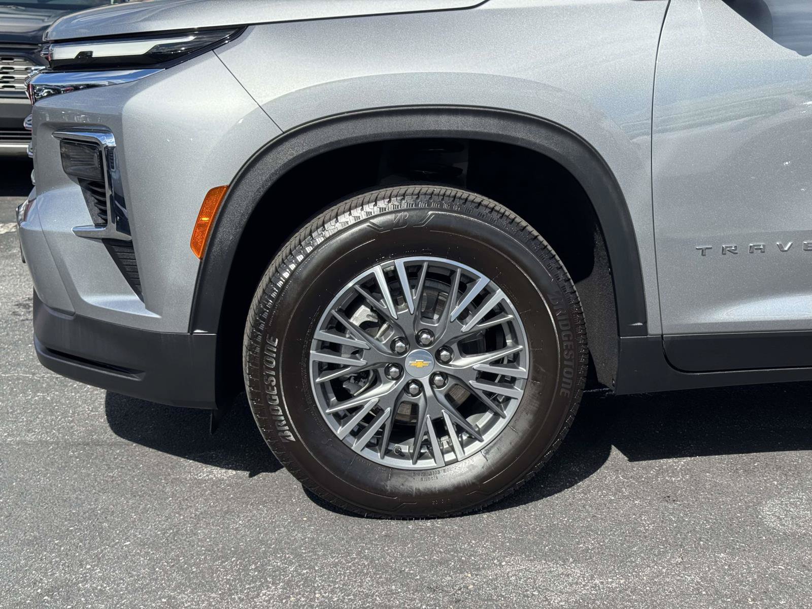 Used 2025 Chevrolet Traverse LT w/ Driver Confidence Package FWD image 31