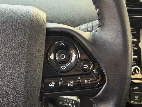 Used 2021 Toyota Prius XLE image 29