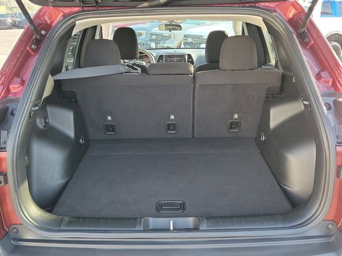 Used 2019 Jeep Cherokee Latitude w/ Popular Appearance Group image 12