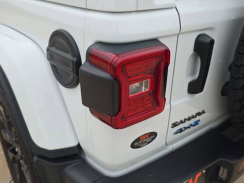 Used 2025 Jeep Wrangler Unlimited Sahara AWD/4WD image 34