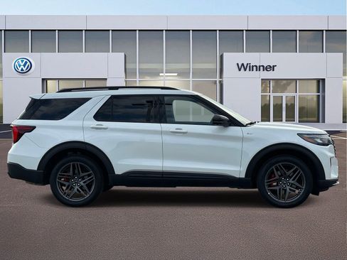 Used 2025 Ford Explorer ST-Line w/ ST-Line Street Pack AWD/4WD image 6
