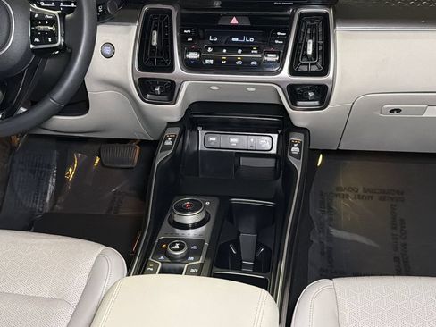 Certified 2023 Kia Sorento EX AWD/4WD image 19