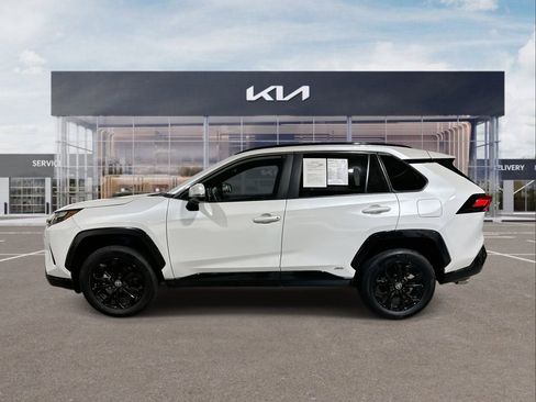 Used 2023 Toyota RAV4 SE image 5