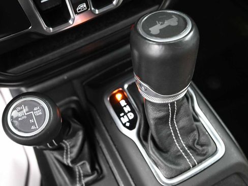 Used 2023 Jeep Wrangler Unlimited Sahara w/ Cold Weather Group AWD/4WD image 16