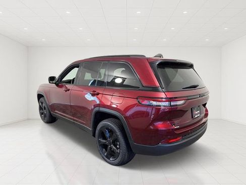 Certified 2023 Jeep Grand Cherokee Altitude AWD/4WD image 4