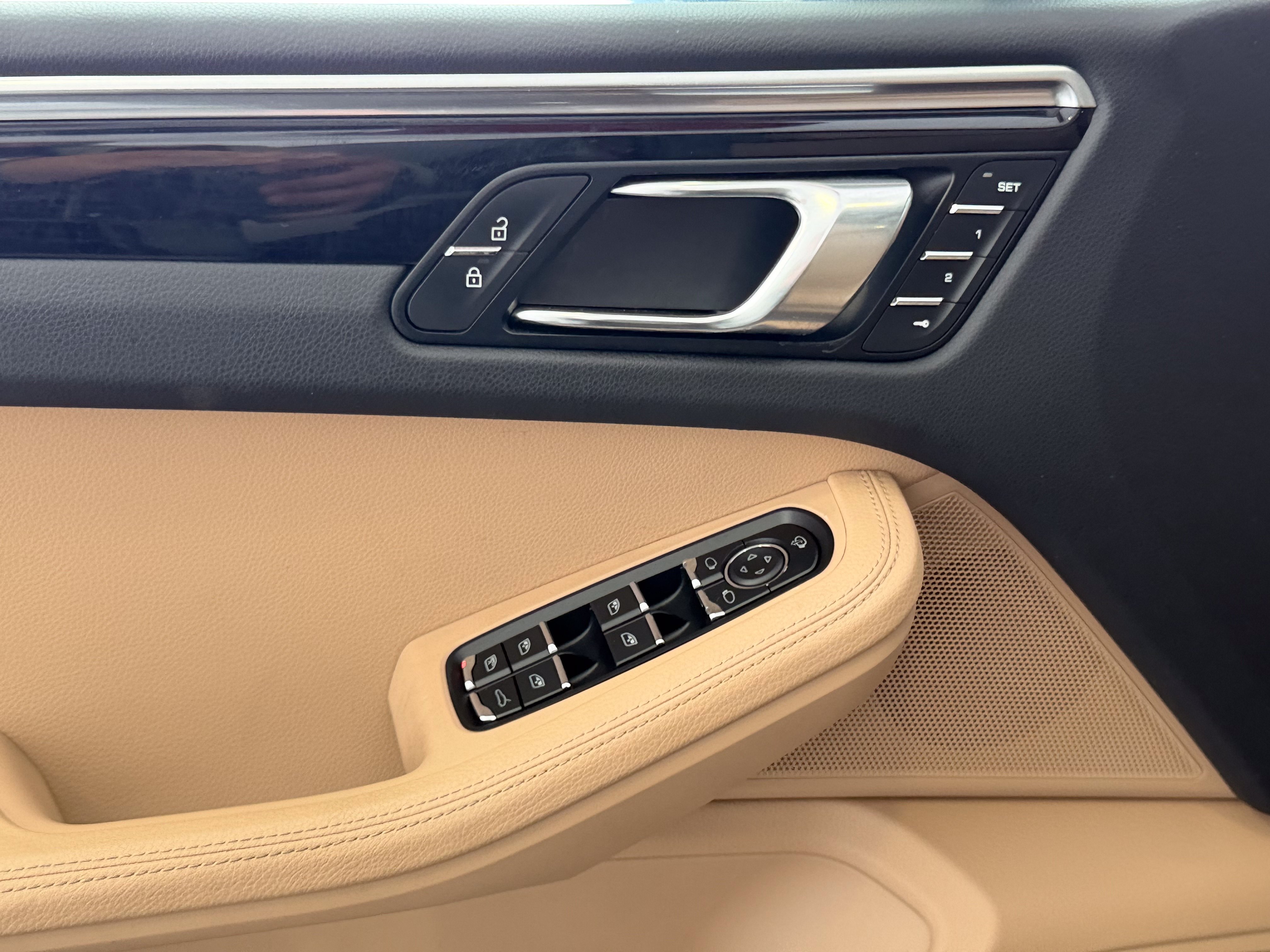 Certified 2024 Porsche Macan AWD/4WD image 14