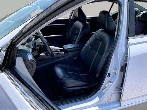 Used 2024 Nissan Altima 2.5 SR FWD image 8