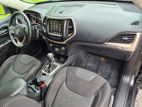 Used 2016 Jeep Cherokee Latitude w/ Comfort/Convenience Group AWD/4WD image 11
