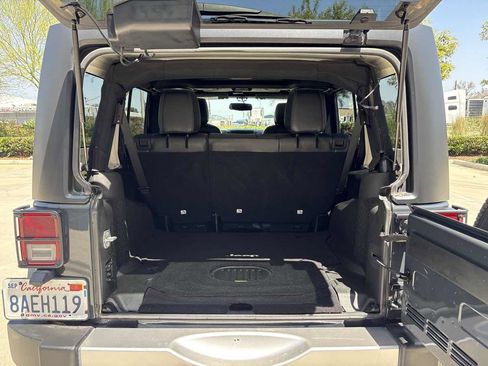 Used 2017 Jeep Wrangler Unlimited Sahara w/ Quick Order Package 24E Chief AWD/4WD image 10