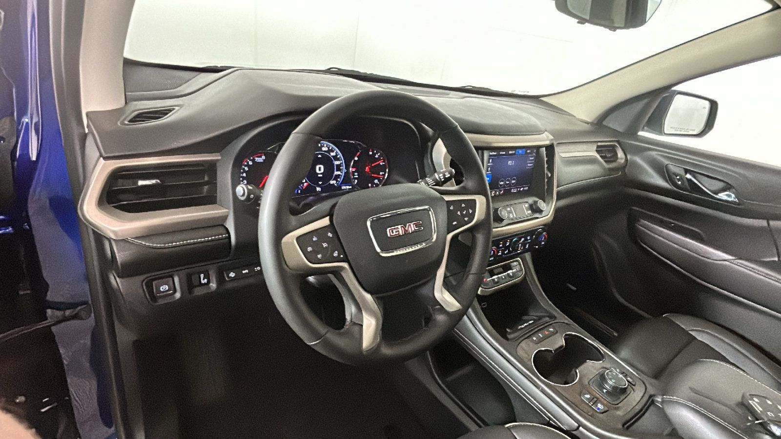 Used 2023 GMC Acadia Denali w/ Denali Technology Package AWD/4WD image 17