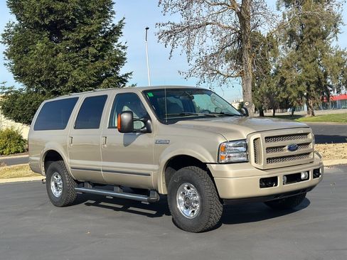 Used 2005 Ford Excursion Limited image 6