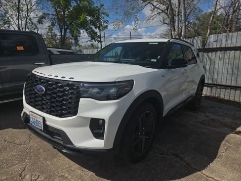 Used 2025 Ford Explorer ST-Line w/ ST-Line Street Pack image 1