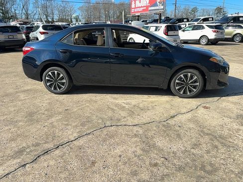 Used 2018 Toyota Corolla LE image 4