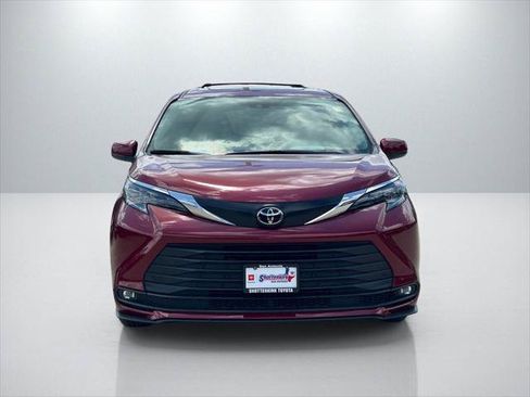 Certified 2026 Toyota Sienna XLE FWD image 2