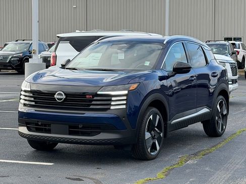 New 2026 Nissan Kicks SR w/ SR Premium Package FWD image 8
