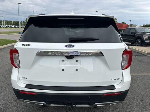 Used 2024 Ford Explorer XLT w/ Equipment Group 202A AWD/4WD image 14