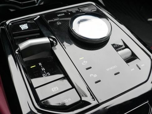 Certified 2025 BMW 530i xDrive w/ Premium Package image 23