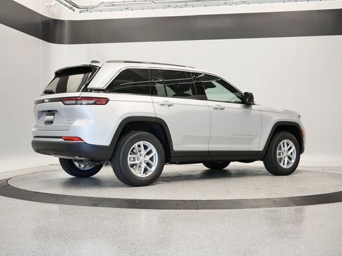 New 2025 Jeep Grand Cherokee Laredo X w/ Luxury Tech Group I image 47