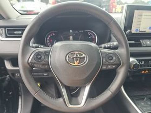 Used 2023 Toyota RAV4 XLE Premium FWD image 10