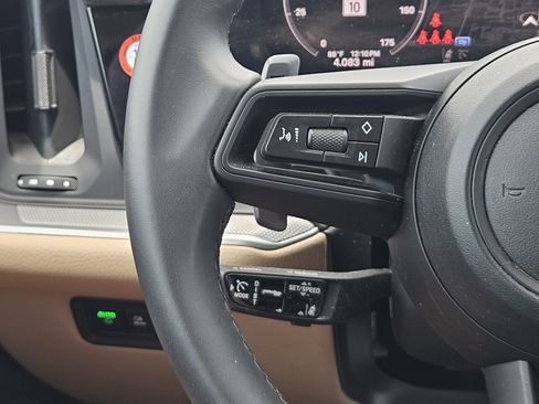 Certified 2026 Porsche Cayenne AWD/4WD image 26