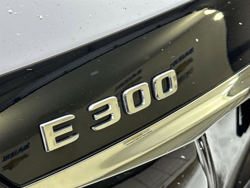 Used 2017 Mercedes-Benz E 300 image 10