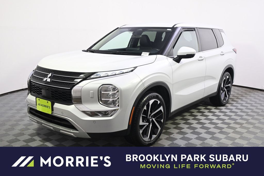 Used 2024 Mitsubishi Outlander SE AWD/4WD image 1