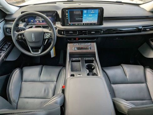 New 2025 Lincoln Aviator Reserve w/ Luxury Package image 13