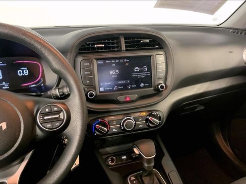 Certified 2025 Kia Soul LX w/ LX Technology Package FWD image 6
