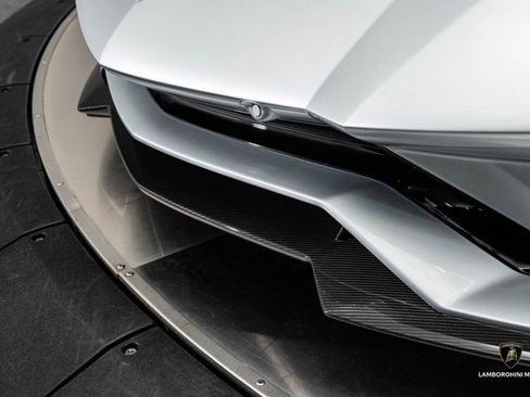 Used 2018 Lamborghini Aventador S image 17