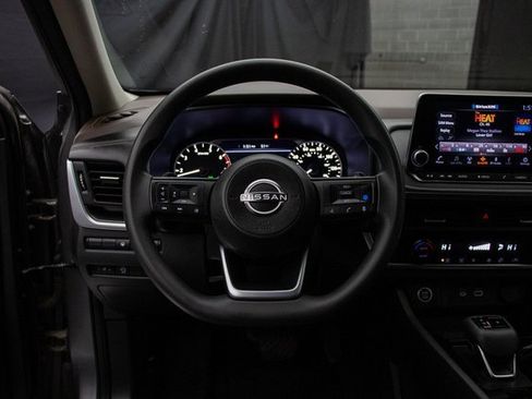 Used 2023 Nissan Rogue SV image 25