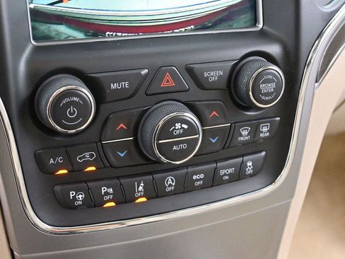 Used 2018 Jeep Grand Cherokee Overland AWD/4WD image 22