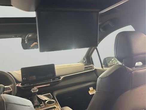 Used 2026 Toyota Sienna Platinum image 7