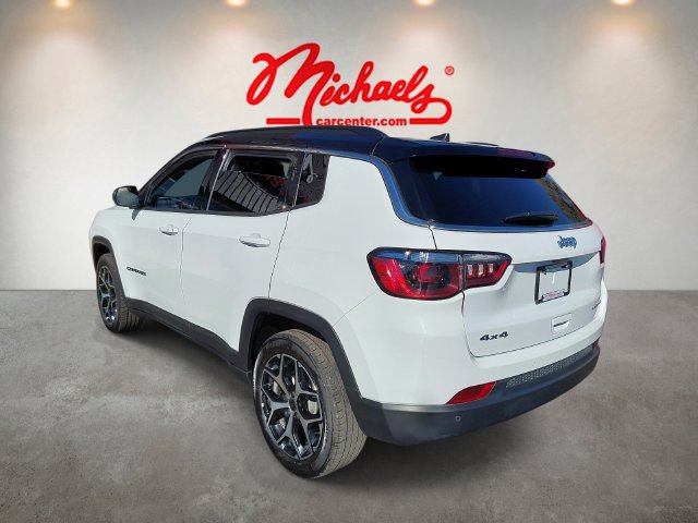 Used 2025 Jeep Compass Limited AWD/4WD image 4