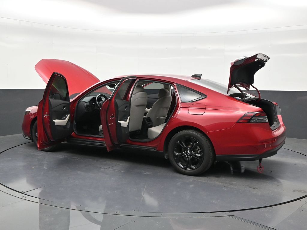 Used 2025 Honda Accord SE image 30