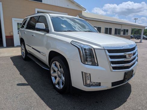 Used 2015 Cadillac Escalade Premium AWD/4WD image 3