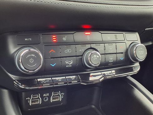 Used 2024 Dodge Durango SXT image 12