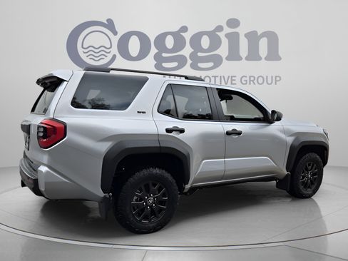 Used 2025 Toyota 4Runner SR5 AWD/4WD image 5