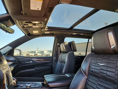 Used 2021 Cadillac Escalade ESV Sport Platinum image 11