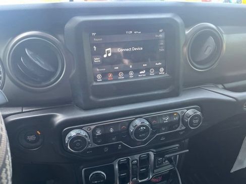 Used 2022 Jeep Gladiator Sport AWD/4WD image 17