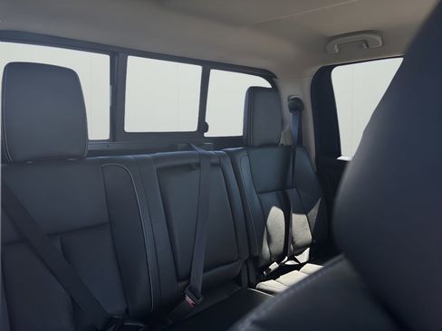 Used 2019 Nissan Titan PRO-4X w/ Pro-4x Convenience Package AWD/4WD image 9
