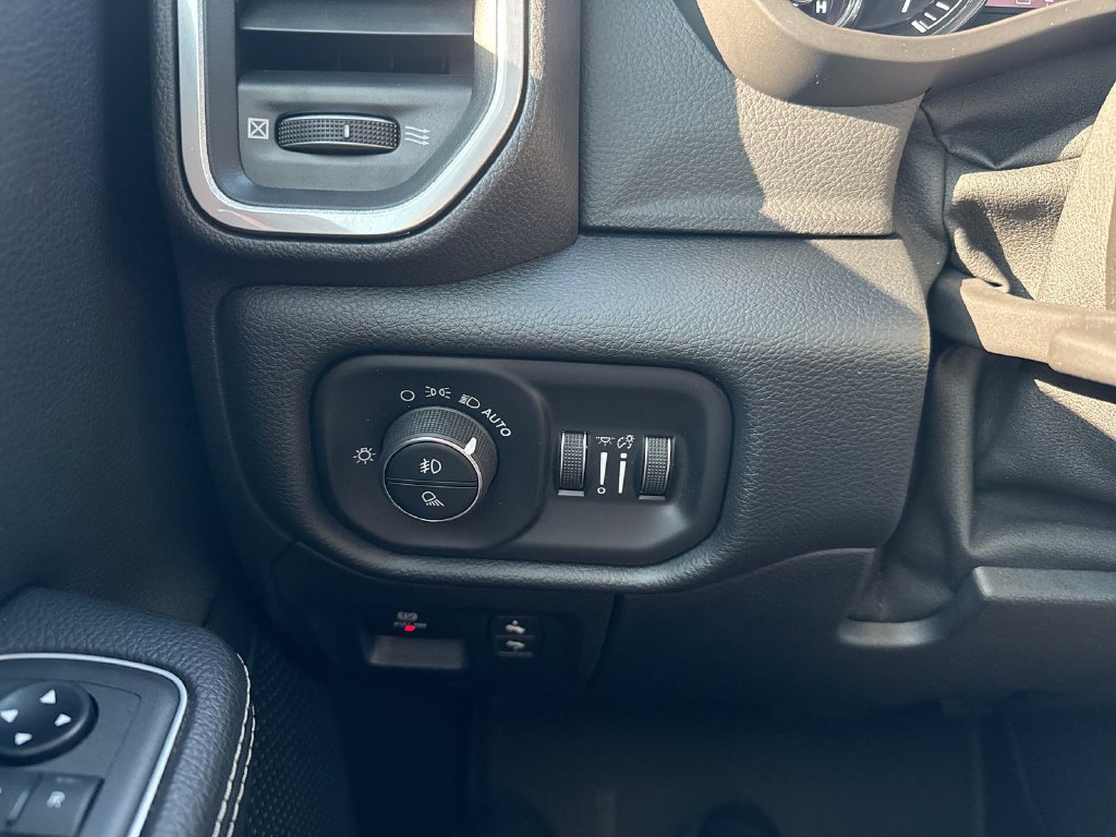 Used 2021 RAM 1500 Laramie AWD/4WD image 18