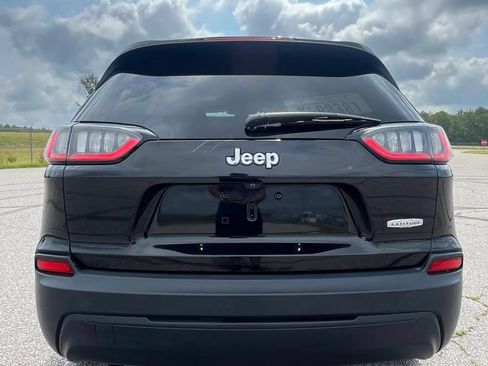 Used 2019 Jeep Cherokee Latitude Plus FWD image 6