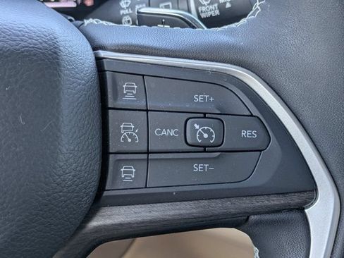 Used 2024 Jeep Grand Cherokee Limited AWD/4WD image 22