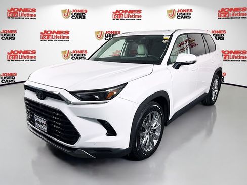 Used 2024 Toyota Grand Highlander AWD image 14