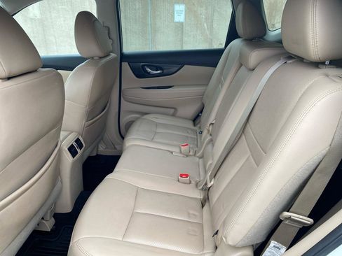 Used 2019 Nissan Rogue SL w/ Premium Package image 8