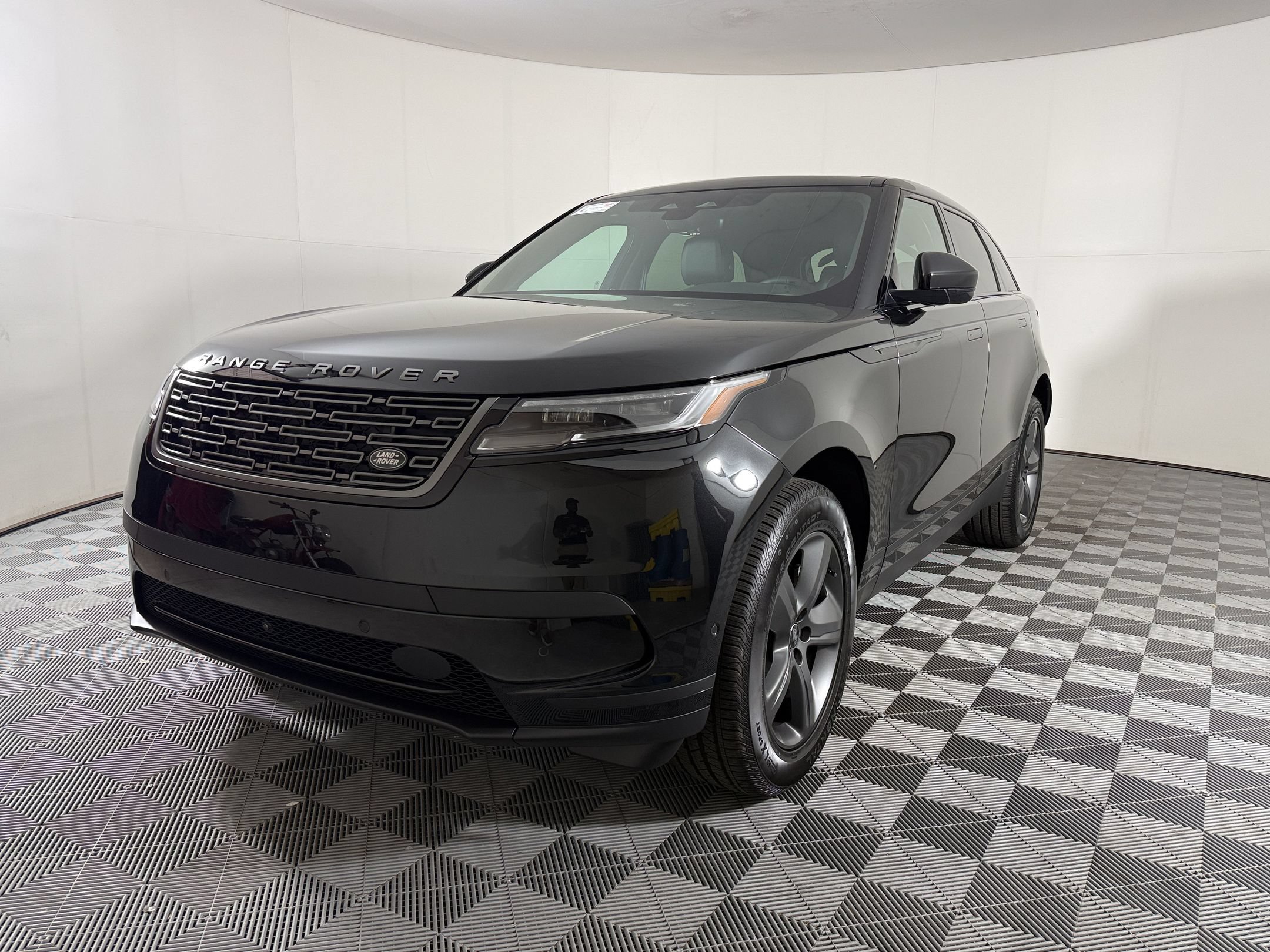 New 2026 Land Rover Range Rover Velar S AWD/4WD image 1